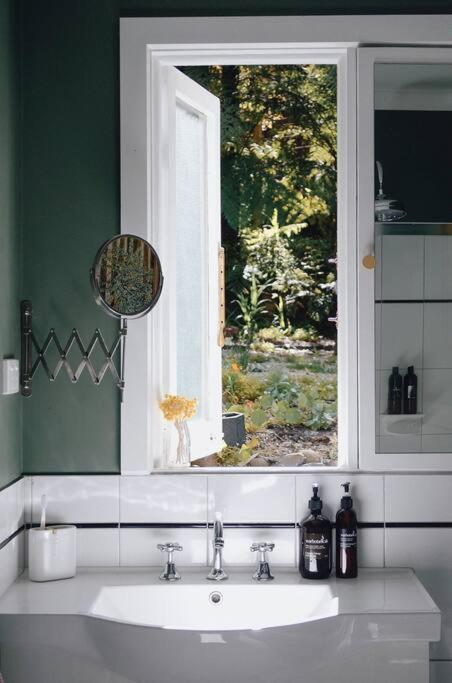 Harrys House Warburton - Peaceful Riverside Cottage In The Perfect Location Exterior photo